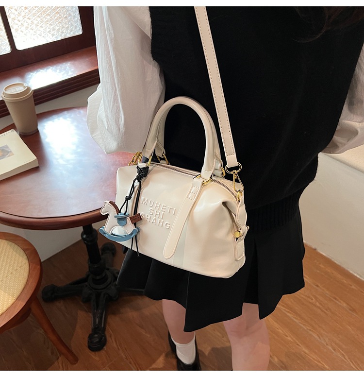 Casual and simple hand-held pillow bag for women, 2025 new style, fashionable and trendy, niche single-shoulder crossbody bag for work and commuting undefined