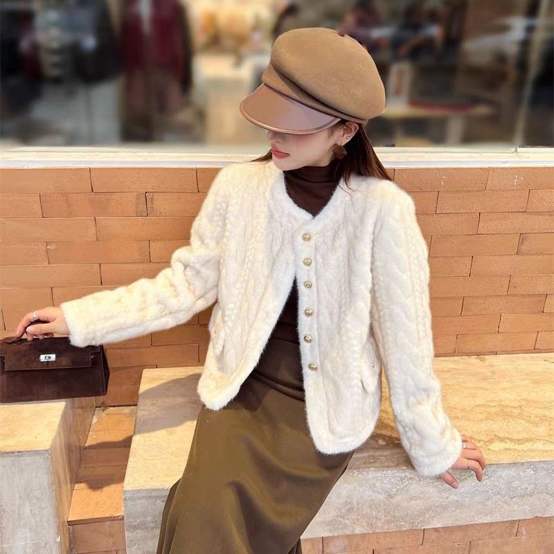 2025冬季新款澜色调小香风皮毛一体水貂绒獭兔毛毛仿皮草短外套女