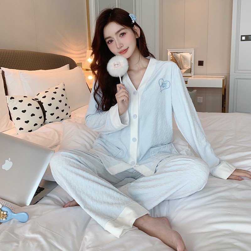 Island Velvet Pajamas for Women New Heart-Shaped Embroidered Long-Sleeved Loose Large Size Student Home Wear Set