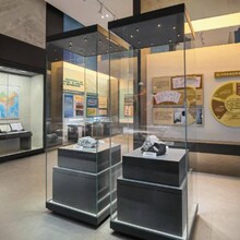 液晶透明展示柜珠宝文物展柜博物馆展台陈列柜古董文物玻璃展示柜