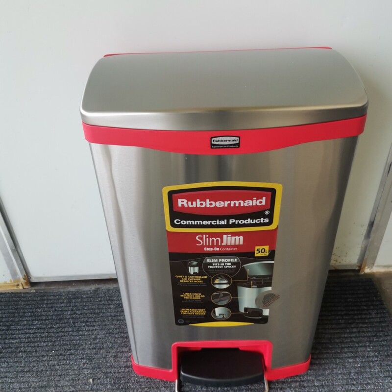 Rubbermaid Front-Step Stainless Steel Pedal Trash Can 50L Red 1901995