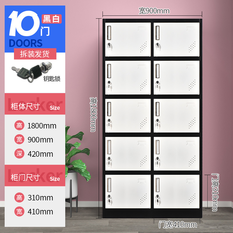 Diez puertas en blanco y negro