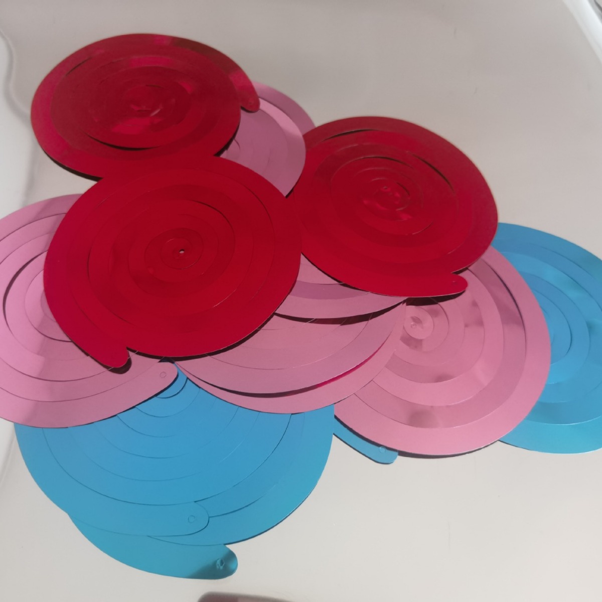 厂家直销PET珠片pet螺旋片材旋螺挂饰原材料镭射平光膜风车片