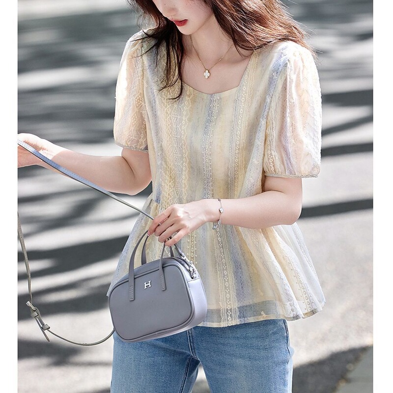 French-Style Summer Lightweight and Breathable Lace Square-Neck Puff-Sleeve Short-Sleeved Shirt for Women That Covers the Body and Makes You Look Slimmer