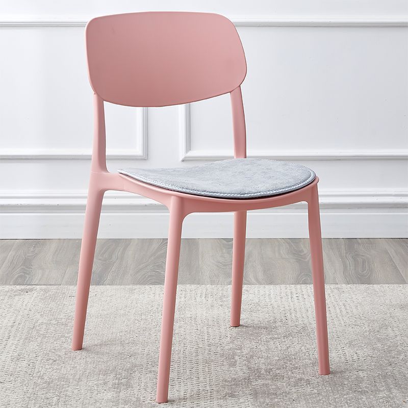 쿠션이있는 핑크