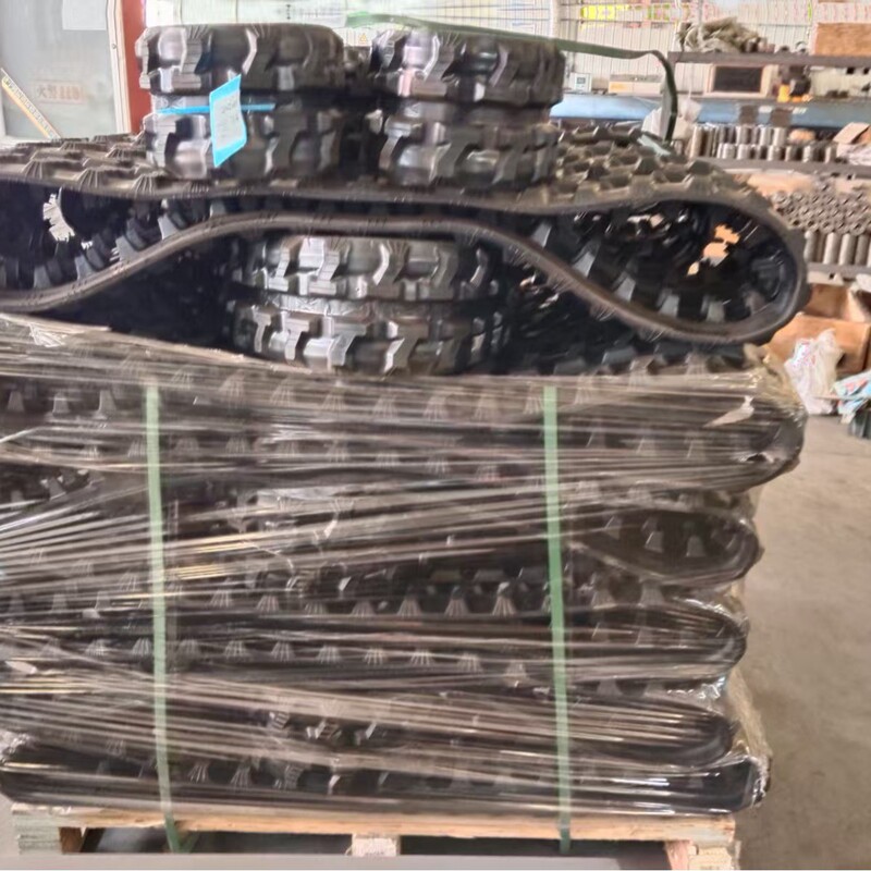 Excavator Attachments, Mini Excavators Equipped with Rubber Tracks, Engineering Tracks for Small Excavators with Telescopic Chassis