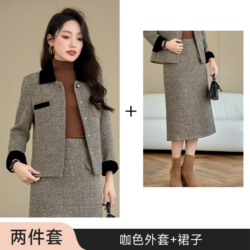 갈색 양복 + 스커트