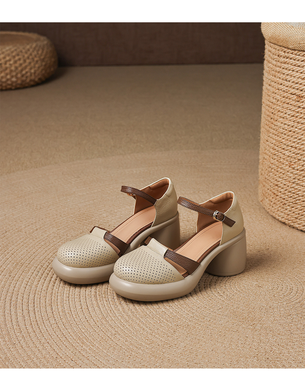 Sandal nữ da cừu mũi trùm đục lỗ quai ngang khóa một chữ gót thô 7.5 cm — màu trắng ngà chi tiết 15