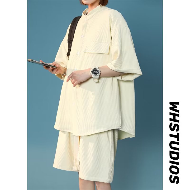 2024 nueva moda estilo de Hong Kong traje de caída de seda de hielo de alta calidad pantalones cortos de camisa de manga corta para hombre estilo de tendencia de control de conjunto para hombre