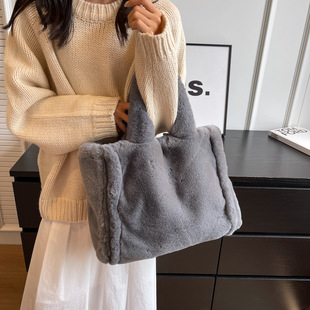 Korean style fashionable plush small square bag large capacity furry tote bag western style chain shoulder bag crossbody small bag