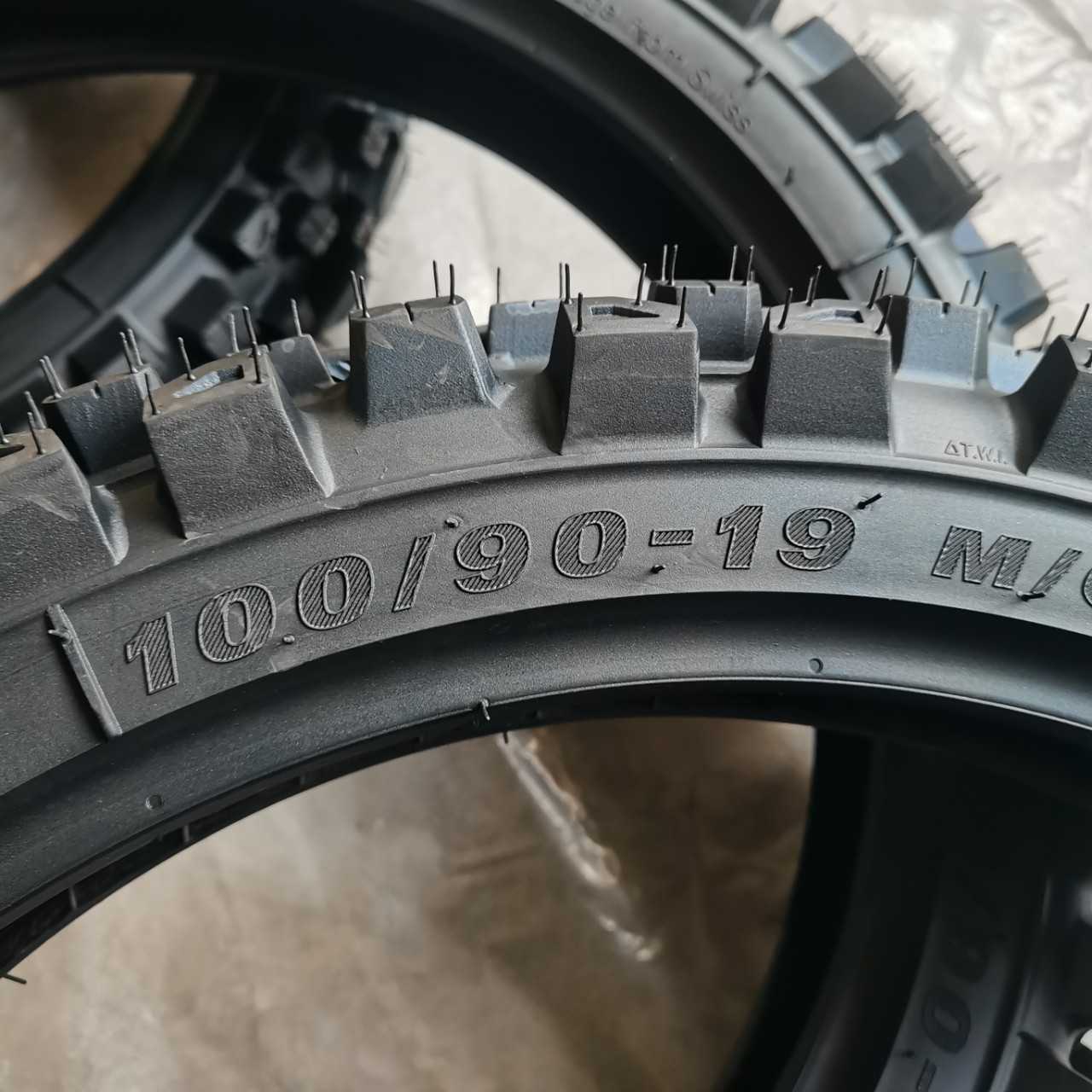 Factory Direct Delivery Off-Road Motorcycle Tire 100/90-19 Mountain Tread Deepened Outer Tire