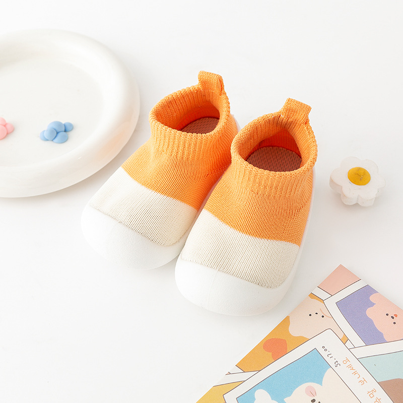 2023 nuevos zapatos infantiles zapatos de color para niños con suela suave exterior zapatos infantiles antideslizantes interiores para bebés