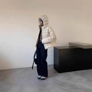 95%绒子排骨连帽款羽绒服女短款宽松网红款高蓬松分格充绒不钻绒