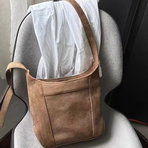 Niche high-end imitation suede tote bag 2024 winter new commuter bag versatile adjustable shoulder crossbody bag