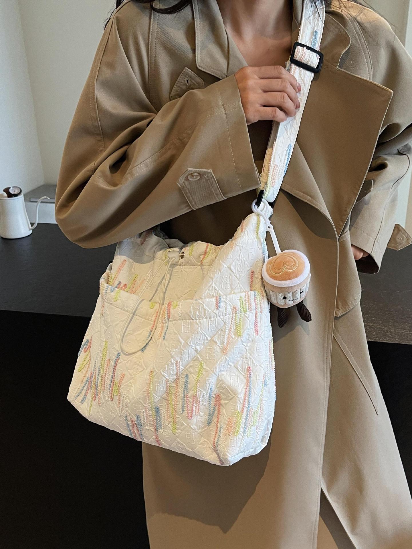 Estilo occidental todo-fósforo bolso de ocio bolso de mensajero mujer 2025 nuevo bolso de cubo de moda simple bolso de lona de viaje para estudiantes