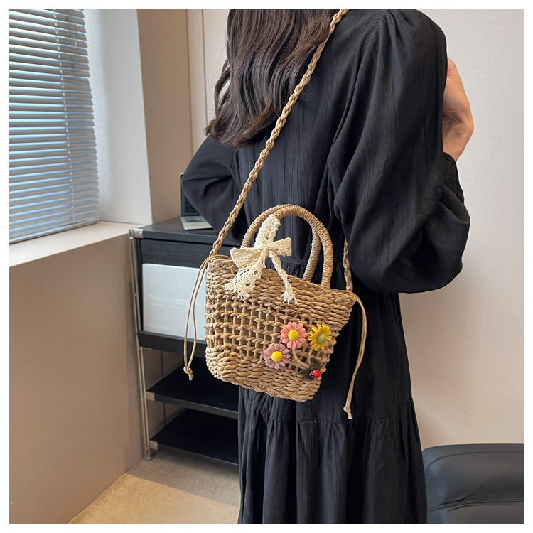 Women's Small Spring&Summer Straw Flower Vacation Beach Weave String Straw Bag display picture 7