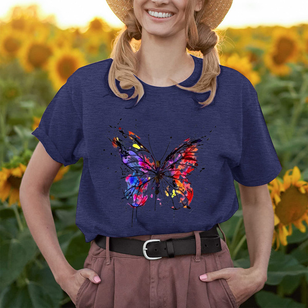 summer T-shirt for leisure with a round collar