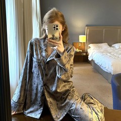ハイエンドのかわいい KT 猫パジャマ女性の夏の新しい氷と雪のシルク長袖ズボンの質感肌に優しいホーム服セット