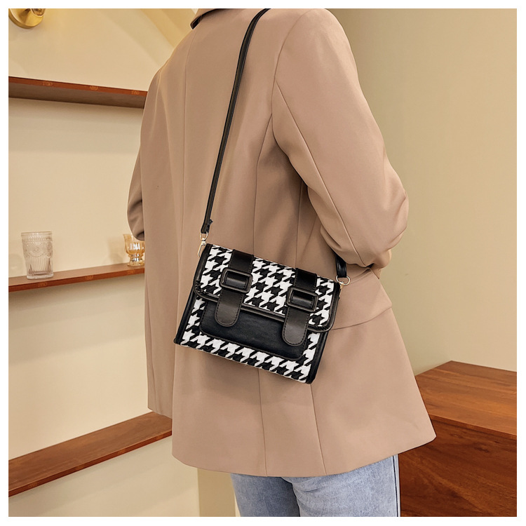 Autumn And Winter Pliad Shoulder Messenger Small Square Bag display picture 3