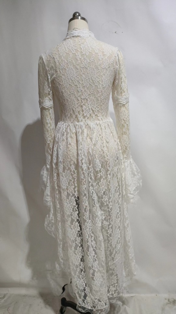 Abito medievale in pizzo per donna elegante costume da cerimonia_voghion.com