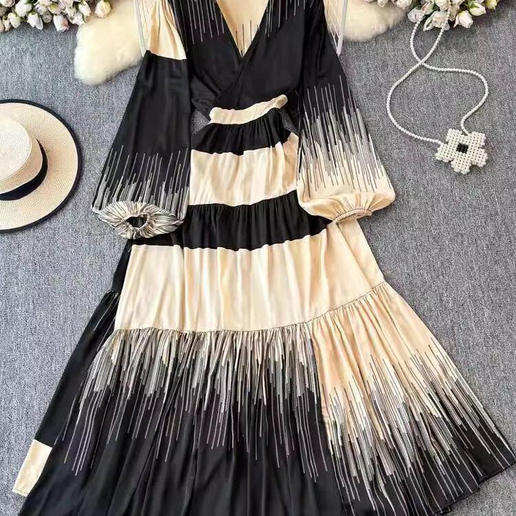 Elegant Ladylike Vibe, Lantern Long Sleeves, V-Neck, Waist-Cinching, Slimming A-Line Printed Dress, Elegant Long Skirt with a Large Hem