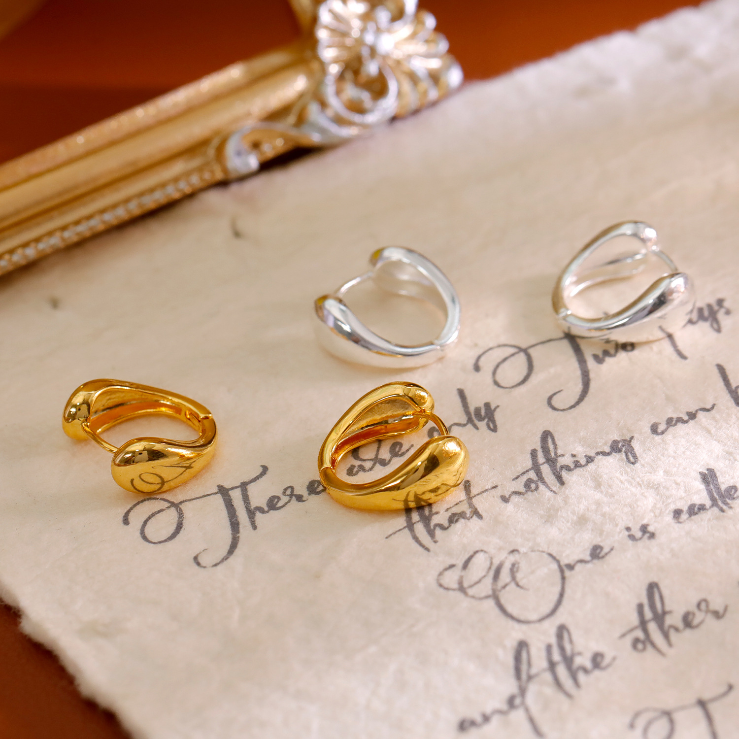 Retro elegant fashionable earrings