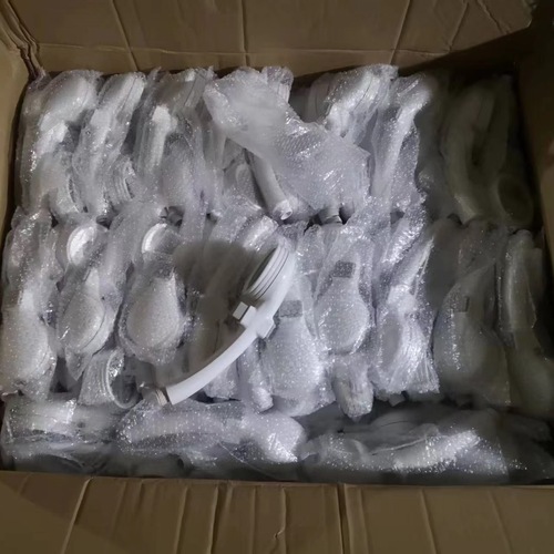 Japanese pressure boosting shower head with one-touch water shut-off, shower head, shower, bath shower head, shower hair washing