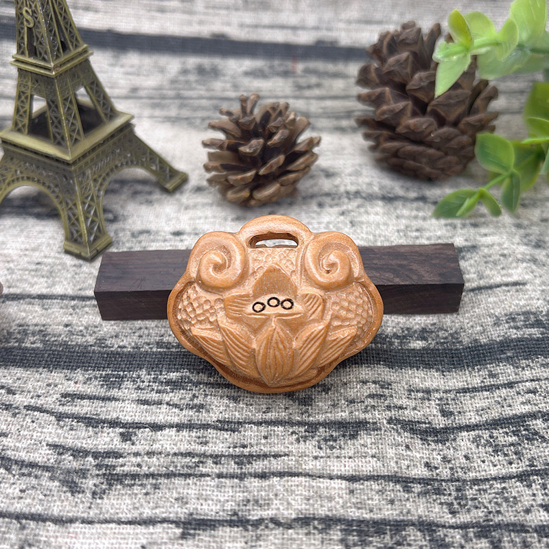 Factory Direct Supply Lotus Lock Jujube Wood Pendant Car Key Chain Key Chain Pendant Factory Direct Supply Lotus Lock Jujube Wood Pendant Car Key Chain Key Chain Pendant