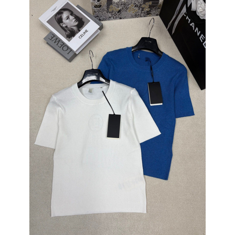 Fendi's New Round-Neck Knit Short-Sleeve Top Is Lightweight, Breathable, and Extremely Comfortable~ Simple and Elegant, Versatile and Slimming for Women Fendi's New Round-Neck Knit Short-Sleeve Top Is Lightweight, Breathable, and Extremely Comfortable~ Simple and Elegant, Versatile and Slimming for Women