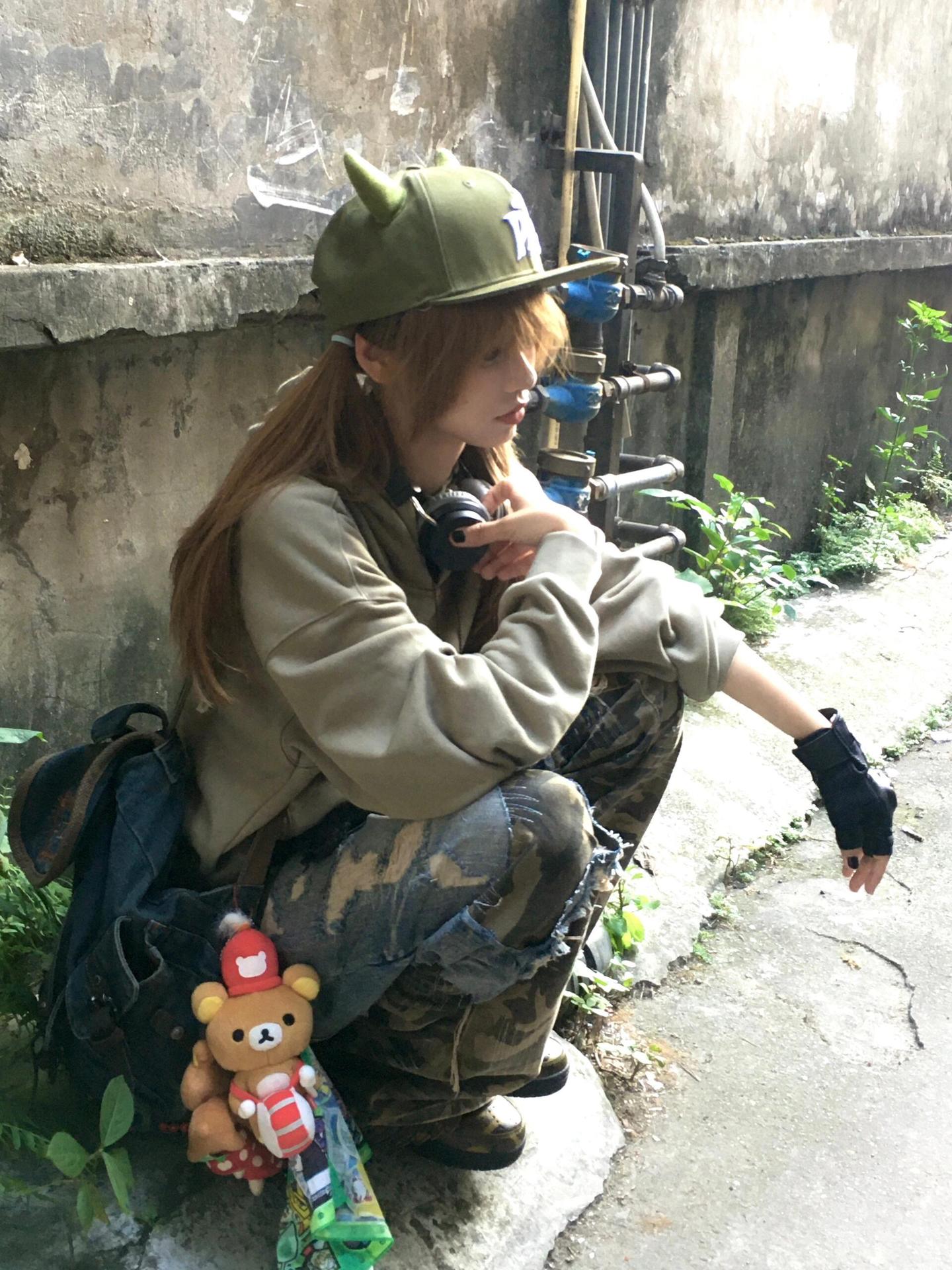 Junge Europäischen Und Amerikanischen Stil Pad Tuch Camouflage Patchwork Zerrissene Jeans 2025 Neue Street Fashion Design Lose Gerade_voghion.com