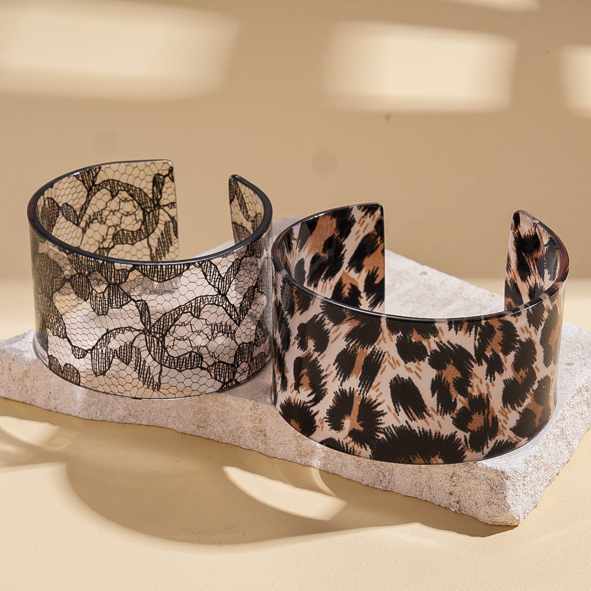 Europa y los Estados Unidos transfronterizos acrílico impresión de leopardo estampado geométrico brazalete de apertura retro nicho de alta calidad joyería