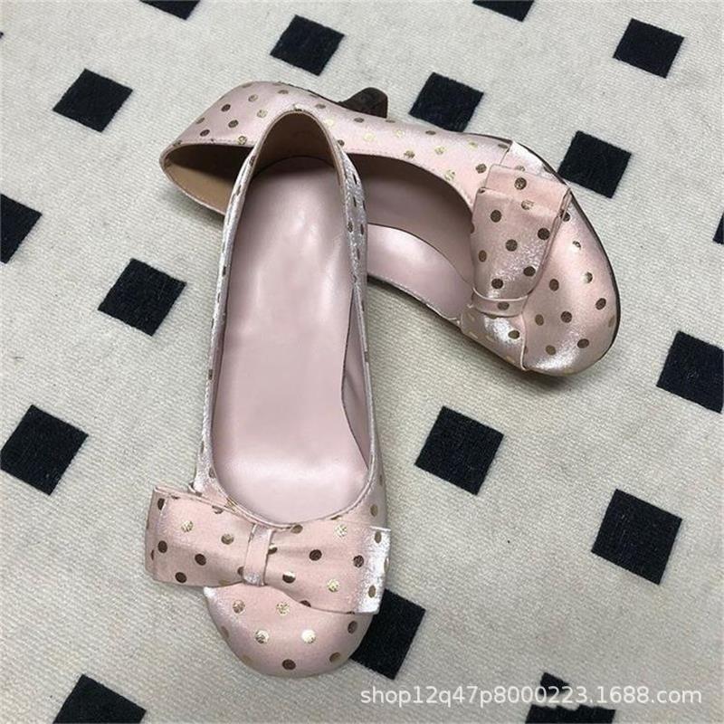 Dolce rosa ondulado cabeza redonda cómodos tacones gruesos zapatos de tacón alto mujeres 2026 nuevo estilo de verano francés tacones bajos zapatos