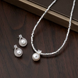 项链;耳环;手链