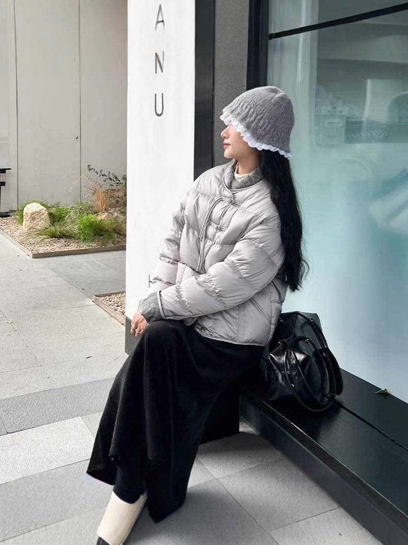 Jacquard de terciopelo blanco nuevo estilo chino retro Jacquard nuevo tipo de chaqueta de mujer de invierno corto