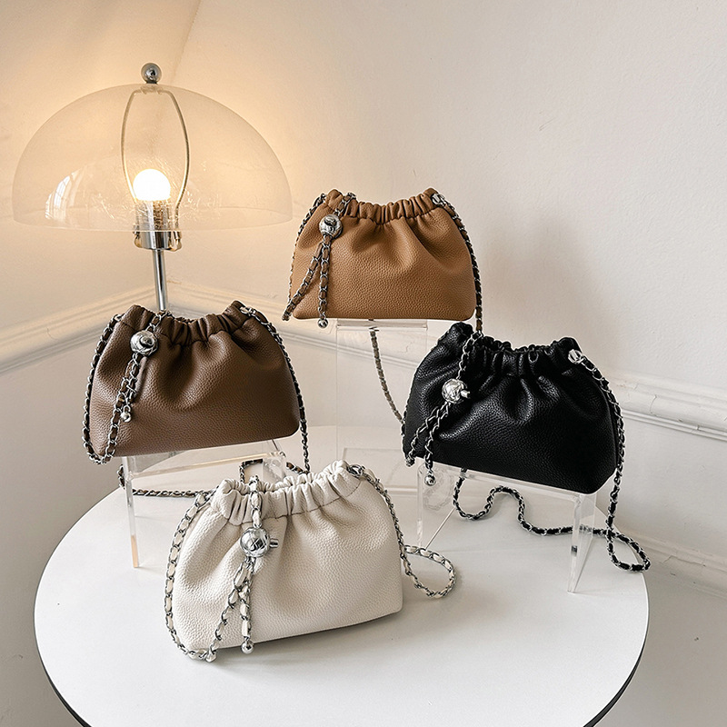 Sense Großhandel kleine Taschen Damentaschen 2023 Herbst beliebter neuer Stil Kieselkette Eimertasche einzelne Schulter-Umhängetasche_voghion.com