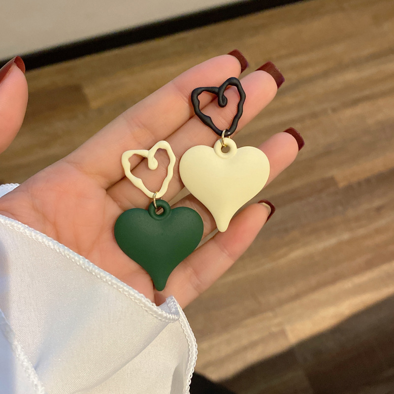 Korean Heart Hit Color Earrings Fashion Personality Creative Candy Color Resin Earrings display picture 3