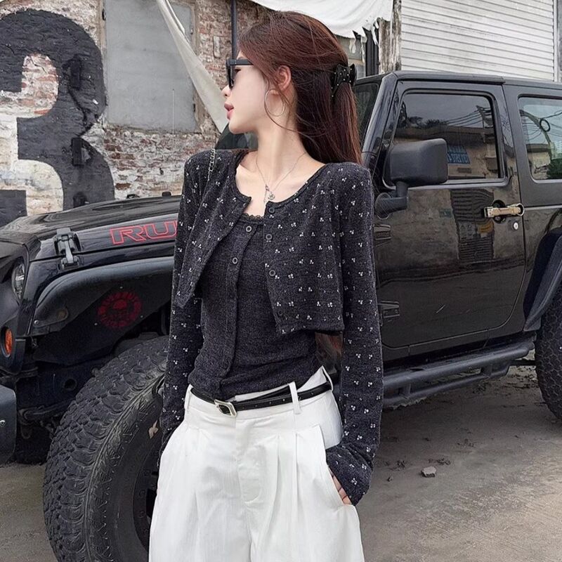 Korean Sweet Floral Knitted Two-Piece Suit Early Autumn New Dark Gray Ju Good-Looking Short Knitted Cardigan Vest Korean Sweet Floral Knitted Two-Piece Suit Early Autumn New Dark Gray Ju Good-Looking Short Knitted Cardigan Vest