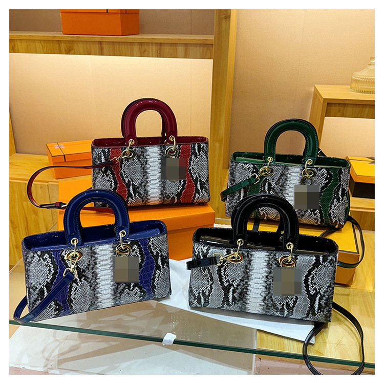 2025 nuevo bolso femenino con estampado de piel de serpiente, estilo occidental, de nicho, de alta gama, bolso de mensajero de un solo hombro de moda