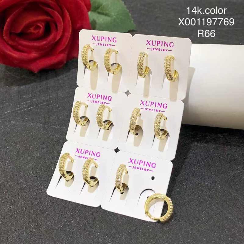 14K color Xuping joyería geometría estrella de amor auriculares de zircón ligero de lujo nicho sensación de mujer