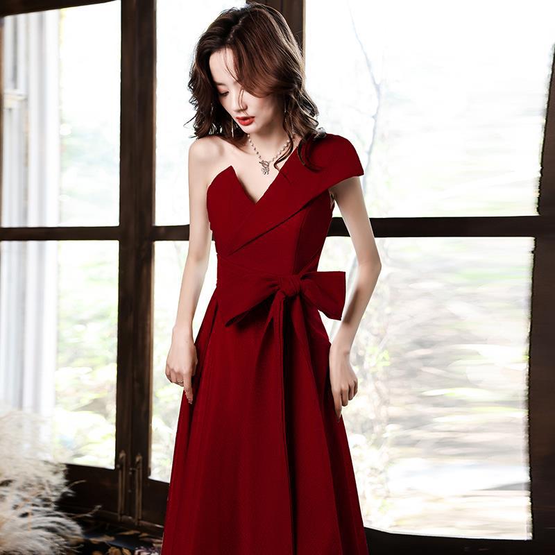 Vestido tostado novia vino rojo verano estilo de un hombro vestido largo orden boda de regreso a la puerta Gracias banquete vestido de noche