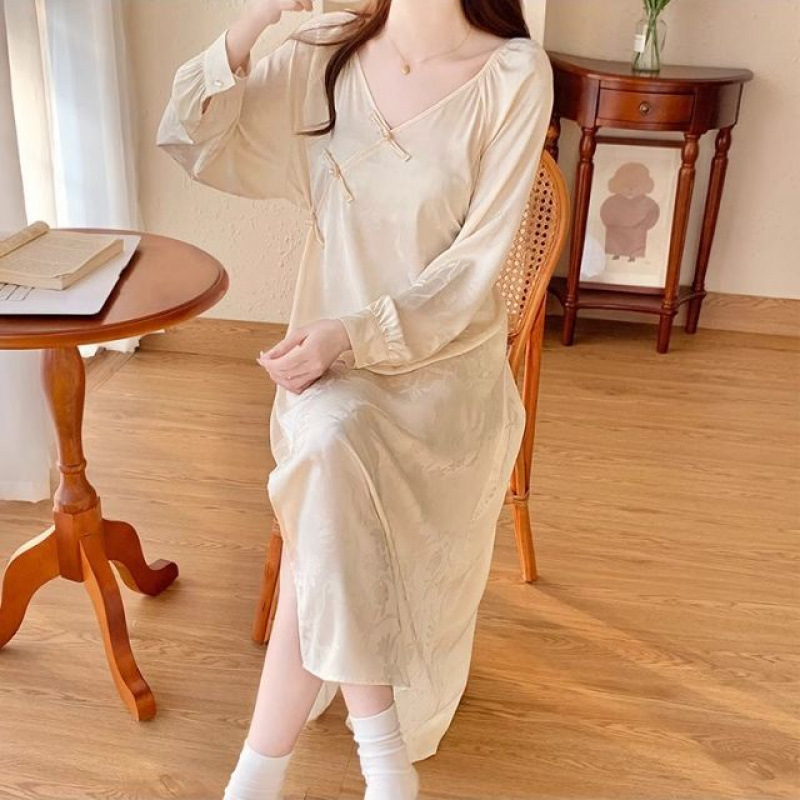 女性のための新しい中国風のナイトガウン 2025 春と夏のパジャマ中国風の漢服のレトロなホーム服はチャイナ ドレスの外で着用できます|undefined