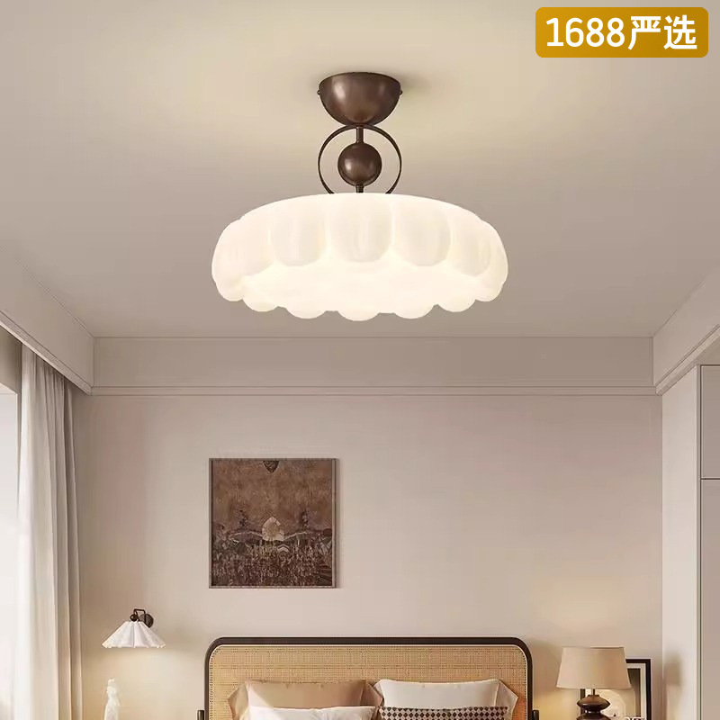 [Seleccionado] Lámpara de techo de estilo medio francés, flor de madera de nogal retro, luz de habitación de estilo crema 2025 nuevo