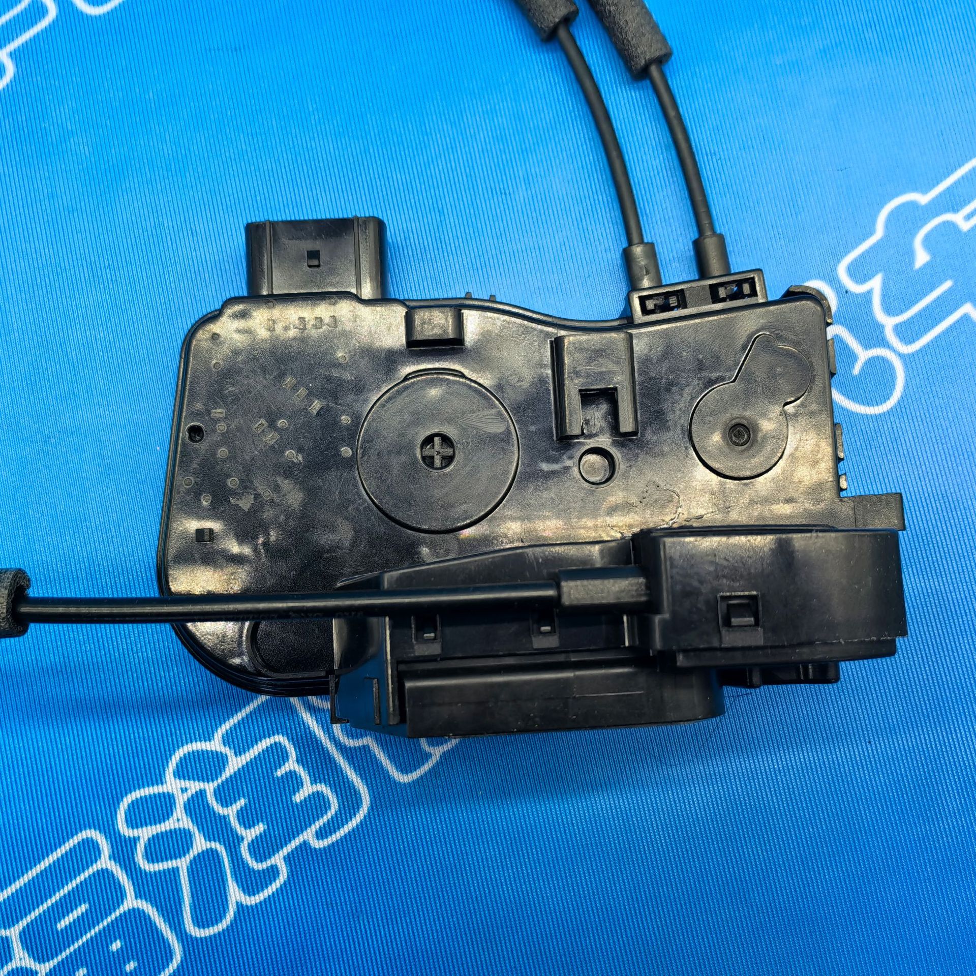 81310-2W010 Is Suitable for Hyundai Santa Fe Ix45 Four-Door Lock Machine Latch Assembly Central Locking