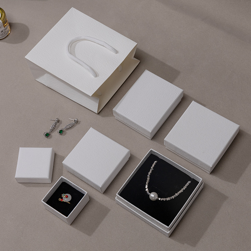 Nuevo lugar de joyería en caja collar anillo pulsera pendientes caja de regalo clásica en blanco y negro caja de cajón de amasado a mano de moda