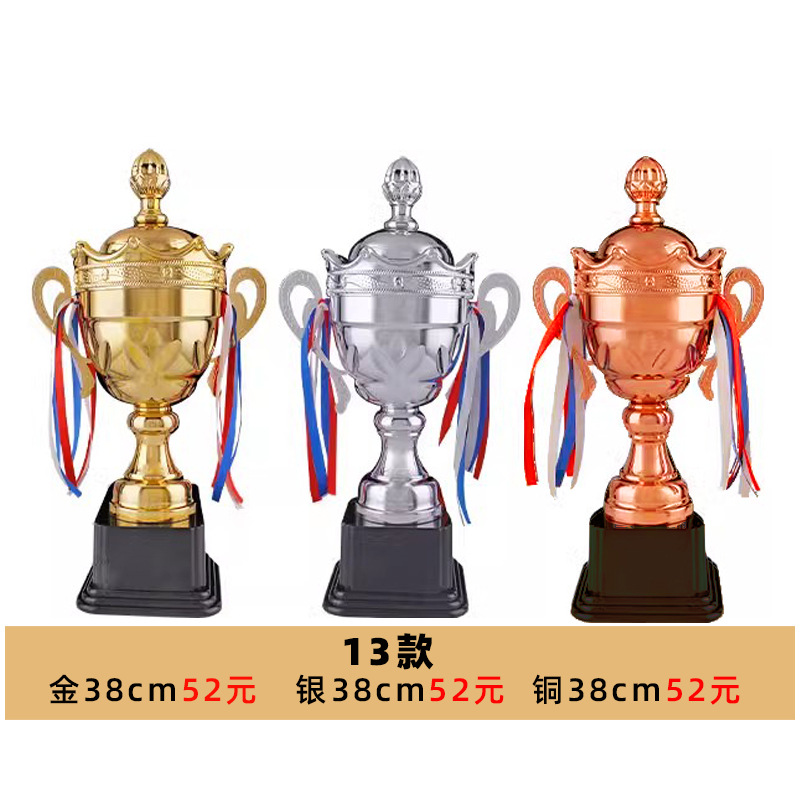 Trofeo de baloncesto de metal para eventos deportivos, trofeo grande de fútbol de cuatro columnas, artículos artesanales para celebraciones y premios, venta al por mayor del fabricante.