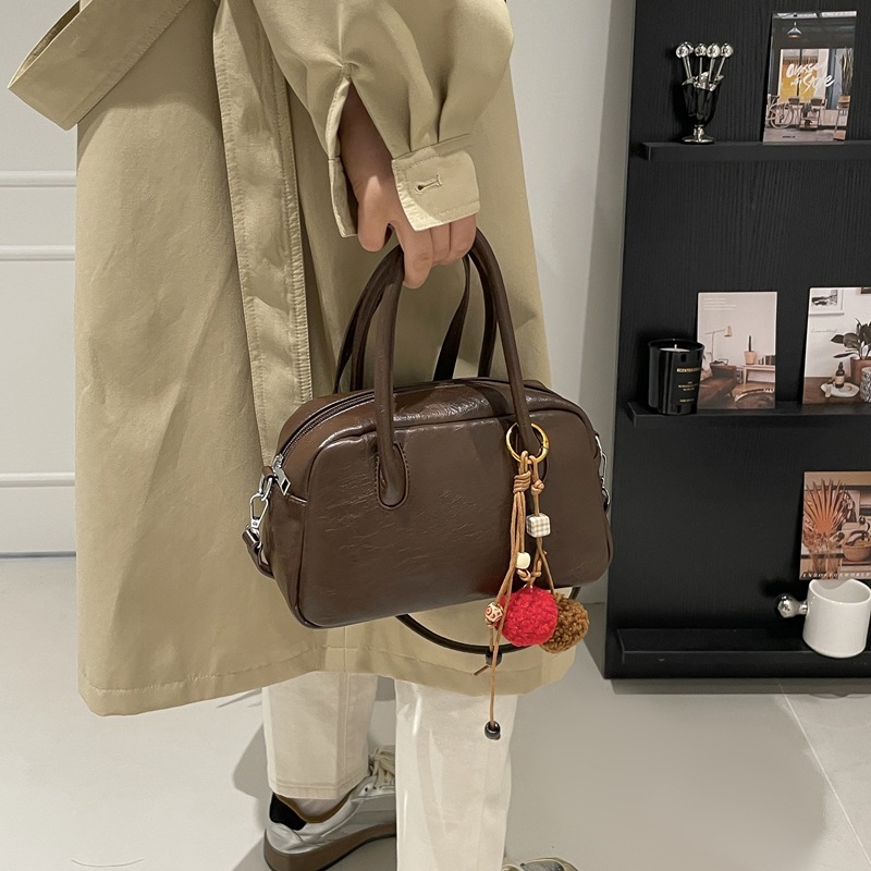 Bolsa de brazo retrógrada nicho mujer 2025 nueva moda bolso de bolos portátil de moda simple bolso de viaje de gran capacidad