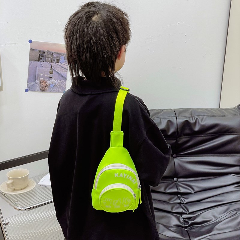 Bolso de pecho para niños y niñas de deportes de ocio, letras de estilo occidental, lindo monedero de bebé de palma pequeña 2025 nuevo bolso para niños