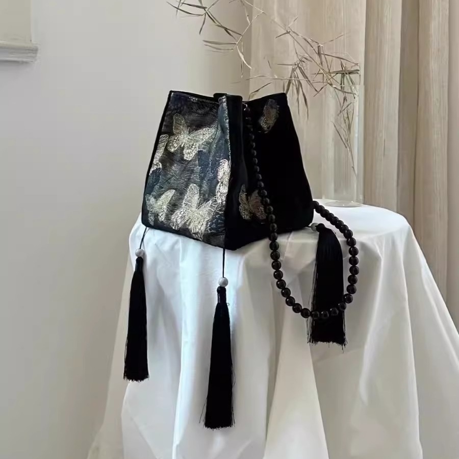 gold-plated butterfly embroidery new Chinese style tassel bead string for women's niche handbag_voghion.com
