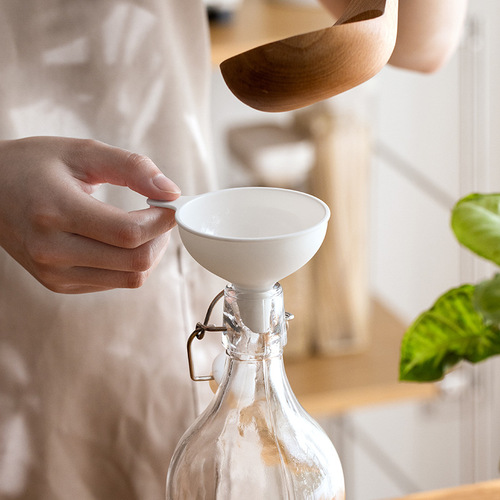 Wide mouth condiment dispensing funnel with handle, kitchen oil pot funnel, wine drain liquid inverter