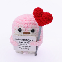 手工钩织玩偶情人节创意礼物正能量企鹅海龟手持爱心毛线玩偶成品